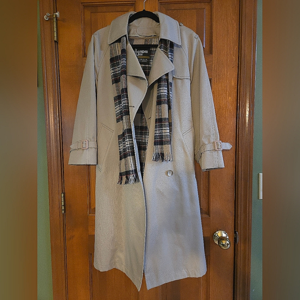 Ladie's VINTAGE  London Fog Trench Coat/Jacket with Matching Scarf